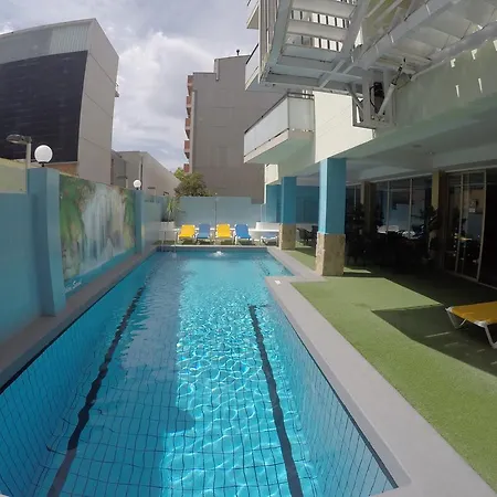 ホテル Golden リョレート・デ・マル